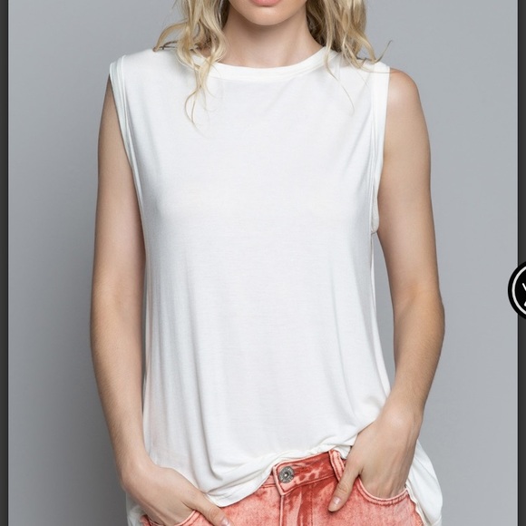 Last One NWT POL White Cut Out  T-Shirt Top Small - Picture 3 of 7